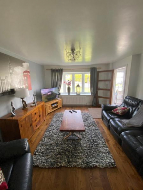 The whole house or Rooms let in a beautiful 4 Bed house, stunning kitchen&en suite, Coychurch